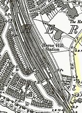 A black and white map of a railway station showing the position of tracks and platforms