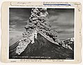 Erupce Mayon se zřetelnými pyroklastickými proudy