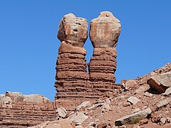 Les Navajo Twin Rocks, une formation rocheuse située à Bluff (Utah).