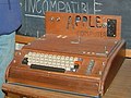 Ikhompyutha ukuqala we-Apple "Apple I", bebakha ngo-1976