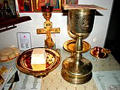 Kutsal Litürji için hazırlanmış Efkaristiya yiyecekleri ve eşyaları
