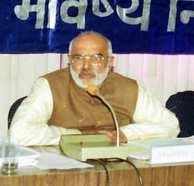 تفصیل= Union Labour Minister Sahib Singh Verma chairing the 165th Meeting of the CBT, Employees Provident Fund in New Delhi on دسمبر 3, 2003