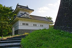 o Yamanon reconstruído do Castelo Sendai