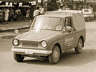 The pre-facelift Hijet in a period photo
