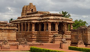 ऐहोले – दुर्गा मंदिर का सामने का दृश्य