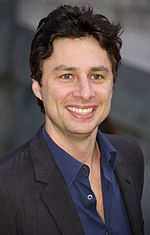 Zach Braff interprète le personnage principal de la série, John « JD » Dorian.