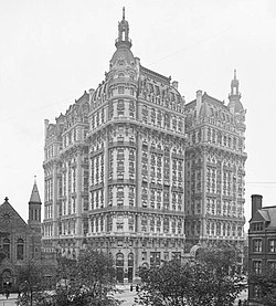 A black-and-white photo of the Ansonia in 1905, as seen from Amsterdam Avenue