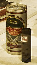 Photo de deux canettes de bière, grande et petite.