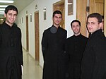 طلاب في اللاهوت والكهنوت؛ في معهد دير مار أفرام السرياني لتخريج الرهبان والكهنة في  سوريا.