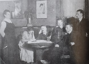 Spielrein familia, 1909. Ezkerretik hasita Eva, Sabina, Nikolai, Emil, Isaac eta Jan