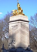 USS Maine Monument di pitnu masuk Merchant's Gate menuju Central Park