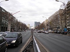 Avenue Charles-de-Gaulle : vue vers La Défense.