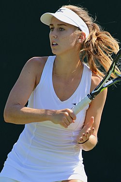 Barbora Štefková v kvalifikaci Wimbledonu 2018