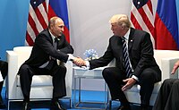 Donald Trump e Putin se encontrando em 2017.