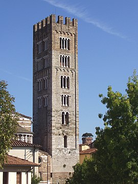 The tower of the Basilica of San Frediano, Lucca, has openings that graduate in number, typical of Italian and Spanish Romanesque campanile. (See pic. San Esteban, Segovia, below)