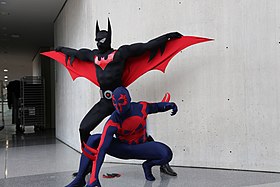 Cosplay de Terry McGinnis dans son costume de Batman avec Spider-Man 2099