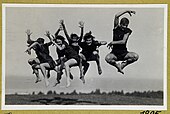 Танцевальная группа, 1920-е годы