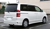 2001–2004 Toyota Noah X (pre-facelift)
