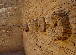 Chaco unutarnji zid, prikazuje konstrukciju od balvana i kamena, Nacionalni povijesni park Chaco Culture, Novi Meksiko