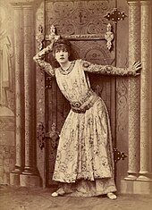 Photographie de Sarah Bernhardt jouant Théodora
