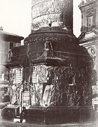 Base da Coluna de Trajano por volta de 1860