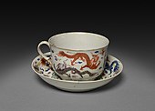 Кинеска шоља и тањир; 1745; порцелан; пречник: 10,2 cm; Музеј уметности Кливленда (Кливленд, Охајо, САД)