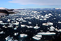  Shimoliy Baffin koʻrfazi, Cape York, Grenlandiyadagi muzliklardan aysberglar parchalanib ketgan.