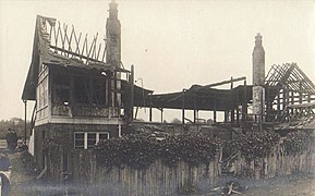 Die Nevill Groundpawiljoen na die brandstigting van 1913