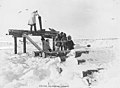 Bruk av kransag i Alaska ca. 1905. Foto: Albert B. Kinne