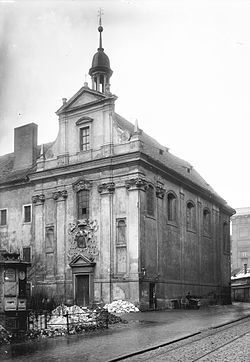 Kostel před zbořením na fotografii Jindřicha Eckerta, pohled z Celetné ulice