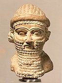 Cap masculin; circa sfârșitul secolului 8-începutul secolului 7; ceramică; 12,5 cm; Muzeul Metropolitan de Artă
