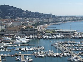 O importante porto de Cannes