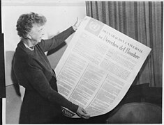 Declaración Universal de Derechos de Hombre de 1948 (ejemplar en español, sostenido por Eleanor Roosevelt).