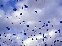 Freeing of 1001 blue balloons, "sculpture aérostatique" by Yves Klein