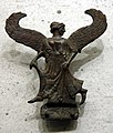 Niké, en bronce (Museo del Louvre).