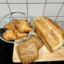 Brot, Brötchen, Croissants, Nussecken