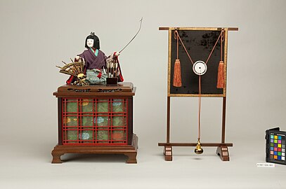 Karakuri puppet, Yumi-Hiki Doji. Using mechanical power, a puppet shoots a target with a bow and arrow.