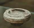 Oljelampe i granitt frå bronsealderen på Ródos (1500-1400 f.Kr.).