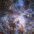 A brillante estrela VFTS 682 na Gran Nube de Magallanes. Imaxe da ESO.