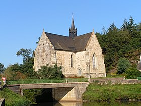 Chapel Notre-Dame-de-Bonne-Encontre (XVIvet kantved) gant kanol Naoned-Brest dirak.