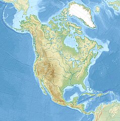 Mapa konturowa Ameryki Północnej, blisko centrum na lewo znajduje się czarny trójkącik z opisem „Góry Nadbrzeżne”