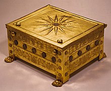 Golden funerary larnax of Philip II depicting a 16-ray star on the lid.