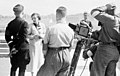 Leni Riefenstahl (2. v. l.) bei den Dreh­arbeiten zum Film Triumph des Willens, 1934