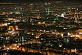 Damasco di notte: si notano le costruzioni che rendono moderno l'aspetto della città