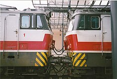 Two Sr1 locomotives operating in multiple-unit train control