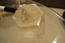 Hanksita, uno de los pocos minerales considerado un carbonato y un sulfato