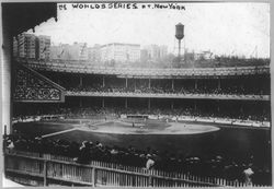 Polo Grounds během utkání Světové série v roce 1913
