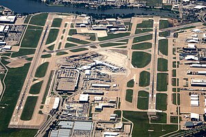 Аэрофотосъёмка аэропорта (май 2013 года; север — вверху справа)
