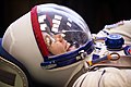[en→mr]Astronaut helmet