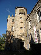 La tour du Château Vieux, avec un mâchicoulis à son sommet.